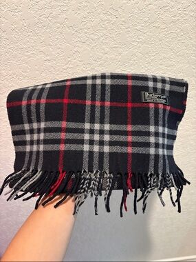 Burberrys Navy Blue Vintage Plaid Scarf 100% Lambswool